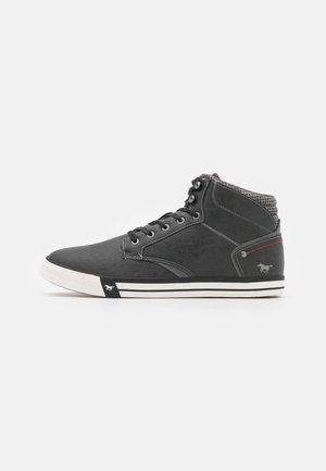 High-top trainers - graphit