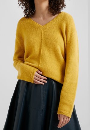 Stickad tröja - yellow