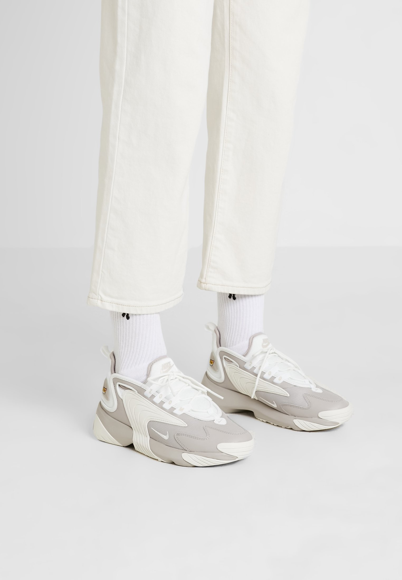 zoom 2k moon particle