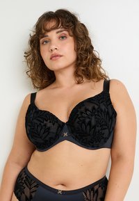 Non selezionato, noir