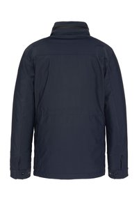 Chaqueta azul marino con un alto cuello, tejido texturizado, mangas largas, puños ajustables y un diseño trasero limpio. Sin marcas visibles.