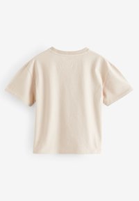Kortärmad, ljusbeige t-shirt gjord av mjuk bomull. Har rundad halsringning och standardpassform. Enkel, omönstrad design.