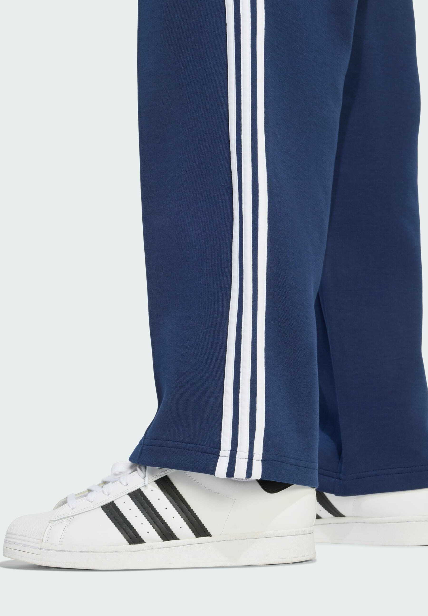 adidas Originals SPACER DRILL - Tracksuit bottoms - night indigo