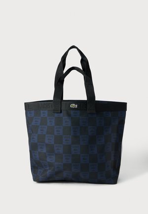 Torba Lacoste modro-črno karo z dvema črnima ročajema, na sprednji strani z logotipom krokodila Lacoste.