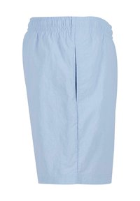Shorts bleu clair en tissu texturé, avec une taille élastique et une coupe droite, dotés d'une fente sur le côté.