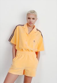 adidas Originals RESORT - Šortky - hazy orange