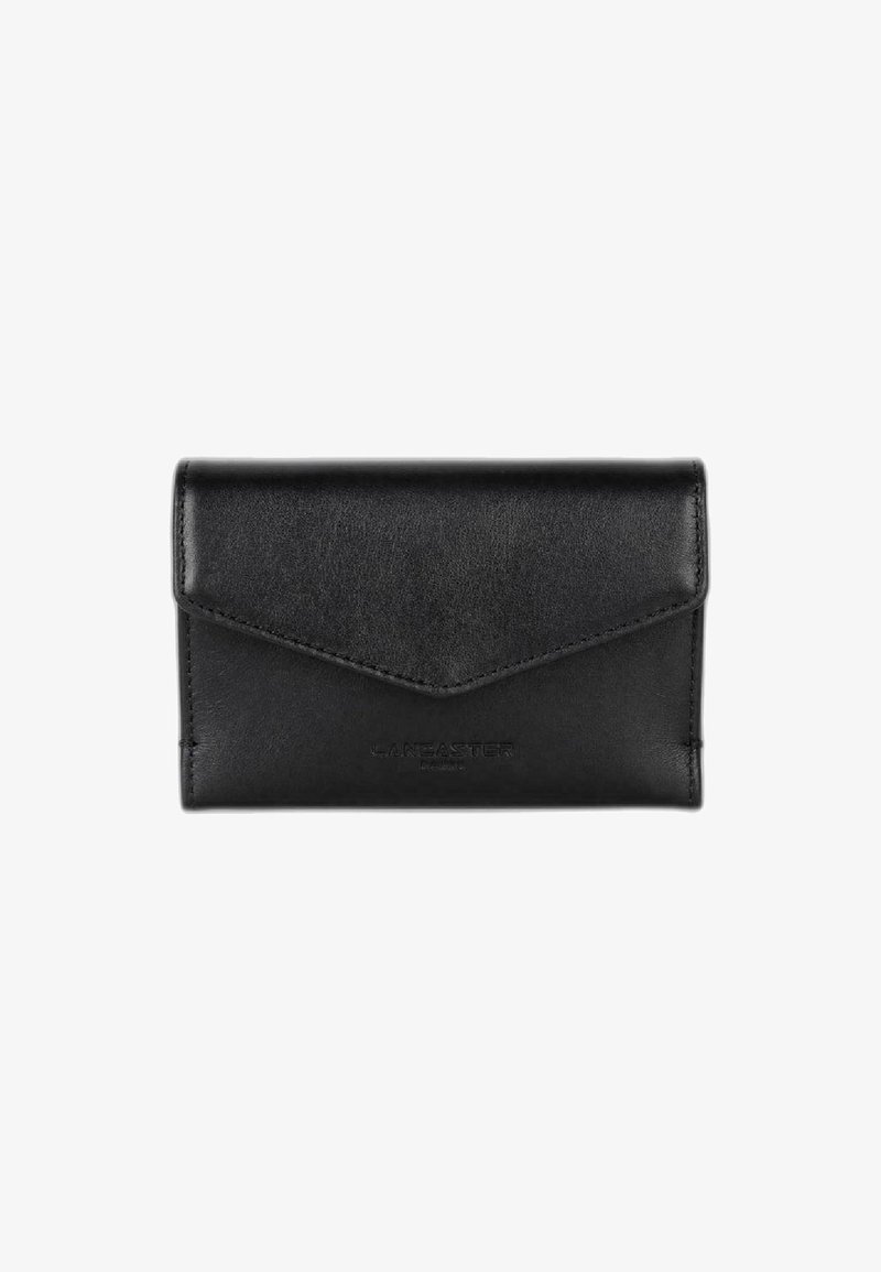 Portefeuille en cuir noir avec un design à rabat en forme d'enveloppe, texture lisse, logo en relief au centre inférieur et bords cousus.