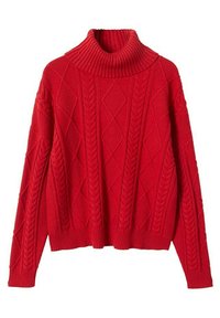Pull à col roulé rouge en maille tricotée, présentant un motif torsadé, des poignets côtelés et un ourlet inférieur côtelé. Le design comprend des formes en losange texturées.