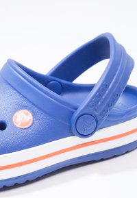 Crocs CROCBAND - Sandales de bain - cerulean blue