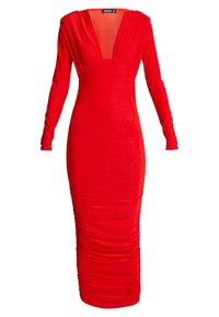 Robe rouge longue avec un profond décolleté en V, manches longues et détails froncés le long de la jupe, en tissu légèrement texturé.