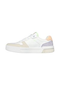 Białe sneakersy z zamszowymi akcentami w odcieniach beżu, lawendy i brzoskwini. Gumowa podeszwa z teksturowym gripem. Sznurowadła i minimalistyczny design.
