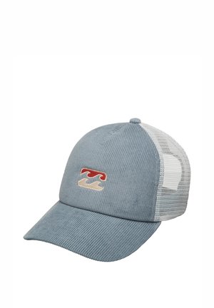 Lichtblauwe ribfluwelen honkbalpet met witte mesh achterkant en rood-beige golflogo op het voorpaneel.