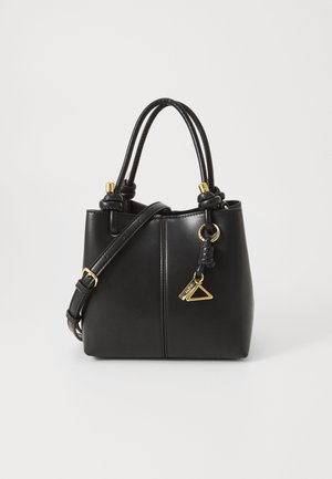 Musta nahkainen käsilaukku, jossa on kaksi kahvaa ja irrotettava olkahihna. Varustettu kultaisilla metalliosilla ja kolmionmuotoisella koristeella.