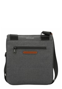 Bolsa mensajera gris, repelente al agua, con correa ajustable, bolsillo frontal con cremallera y acentos de cuero marrón con una etiqueta cosida.