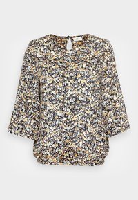 Blusa floral com um fundo escuro, apresentando flores azuis e amarelas, decote redondo, mangas até aos cotovelos e um detalhe de abertura nas costas.
