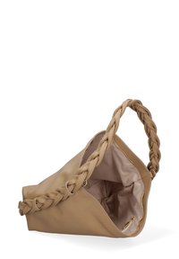 Vlecht handvat schoudertas van beige faux leer, met een ruime binnenkant voorzien van een zachte voering en ritssluiting.