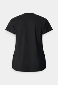 T-shirt nera a maniche corte con scollo rotondo classico, texture liscia e orlo curvo. Design semplice senza dettagli o motivi aggiuntivi.
