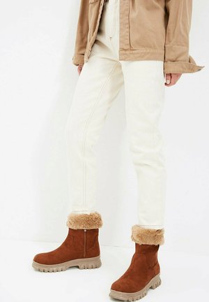 Winter boots - brown