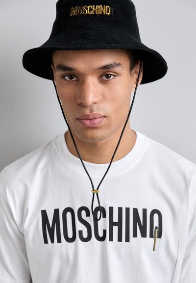 MOSCHINO WITH LOGO PEN INK  - Apdrukāts T-krekls - white