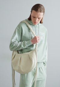 Holzweiler COCOON UNISEX - Mala a tiracolo - ecru