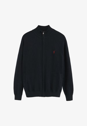 Dunkelblauer Hoodie mit Reißverschluss aus weichem Strickstoff. Verfügt über einen hohen Kragen, gerippte Bündchen und Saum sowie ein kleines rotes Logo auf der linken Brust.