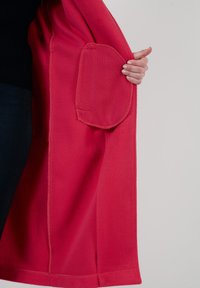 LELA LOOSE FIT - Klasičan kaput - fuchsia