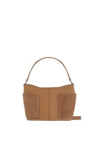 Borsa a tracolla in pelle tan con finitura liscia, due tasche anteriori in suede, manico corto e logo impresso. Design compatto e strutturato.