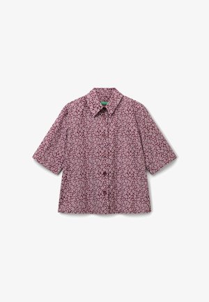 Košile s krátkým rukávem v burgundské barvě s květinovým vzorem, se límečkem a pěti knoflíky na přední straně. Lehce látka s uvolněným střihem.