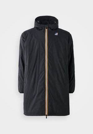 Veste noire imperméable avec capuche, dotée d'une fermeture éclair avant avec des bandes jaunes, blanches et orange, ainsi que de poignets élastiques pour un confort accru.