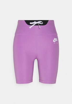 Lila Stretch-Shorts mit einem schwarzen Taillenbund, vorne mit Kordelzug und einem weißen Nike Air-Logo an der unteren Seite.