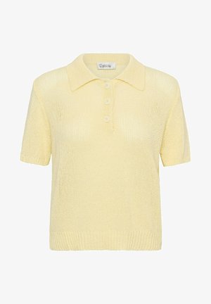 Polo en maille jaune clair à manches courtes avec poignets, col, ourlet côtelés et trois boutons sur le devant.