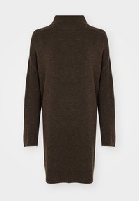 Maglione marrone lavorato a maglia con collo alto, vestibilità ampia e maniche a tre quarti; presenta una texture morbida e dettagli a coste.