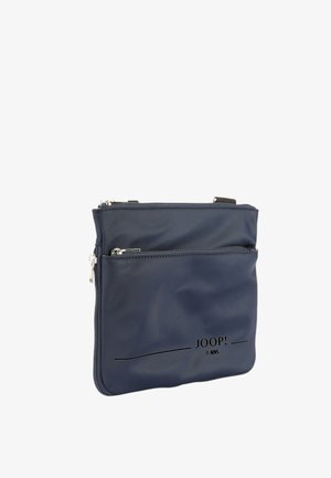 Marineblaue Crossbody-Tasche mit zwei Reißverschlussfächern und schwarzem "JOOP! JEANS"-Logo vorne.