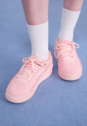 JORDAN FLIGHT COURT - Trainers - atmosphere/madder root