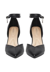 Mustade terava ninaga pahkluu rihmadega madalad kingad beeži pehmendusega sisetaldade ja väikeste metallist ripatsitega rihmadel.