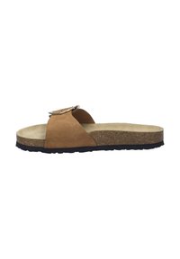 Sandalo scivolato in suede marrone con una fascia larga e fibbia metallica, dotato di sottopiede in sughero e suola in gomma nera testurizzata.