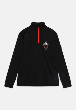 Czarna bluzka z długim rękawem i wysokim kołnierzem z czerwonym zamkiem. Posiada graficzne logo z górą na klatce piersiowej oraz wydłużone mankiety z otworami na kciuki.