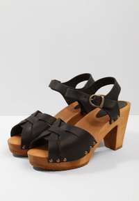 Sanita Drewniaki i Chodaki