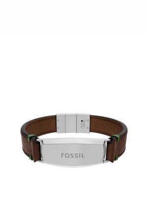 Bruine leren armband met een zilveren metalen sluiting en een plaatje in het midden gegraveerd met "FOSSIL".