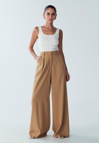 ST MRLO - VIEW  - Trousers - tan Thumbnail Image 1