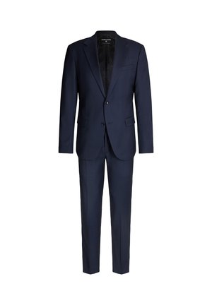 Costume bleu marine avec un blazer structuré et un pantalon droit. Confectionné dans un tissu texturé, il présente une fermeture à deux boutons et une fente à l'arrière.