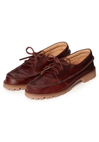 Chaussures en cuir marron à lacets avec intérieur matelassé beige et semelles épaisses en caoutchouc, conçues pour une tenue décontractée ou semi-formelle.
