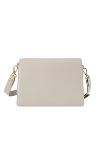 Sac à bandoulière en cuir beige avec une surface texturée, de forme rectangulaire, bandoulière réglable et accents en métal doré.