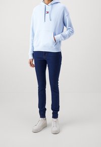 Tommy Jeans Jersey con capucha - light blue