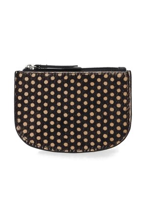 Schwarzes und beiges, gepunktetes Lederetui mit abgerundeter Form, Reißverschluss und glatter Oberfläche. Verfügt über ein Punktmuster auf der Oberfläche.