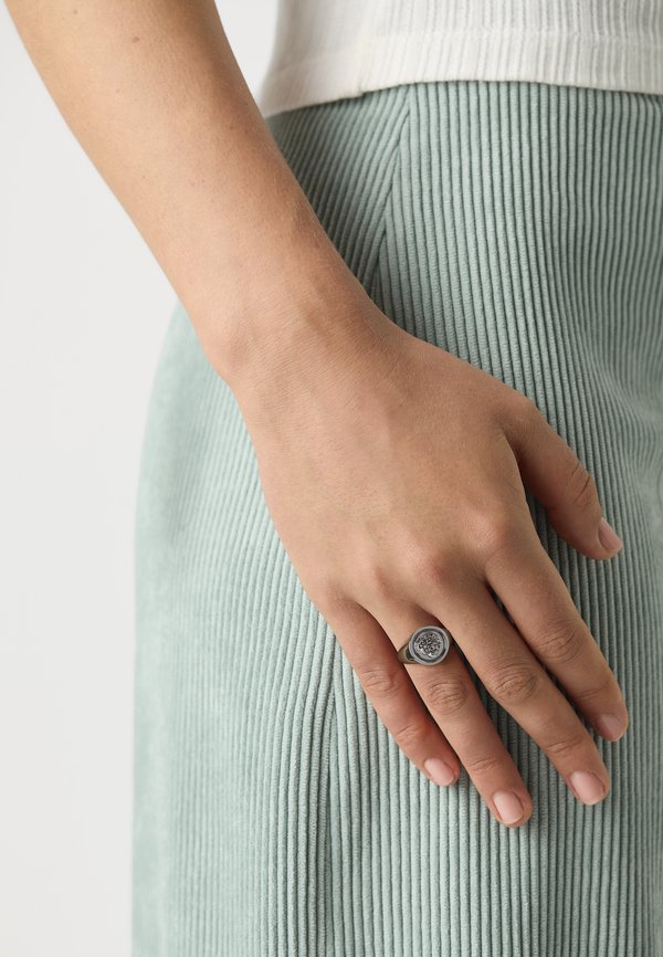 TIGER EMBOSSED MINI COIN SIGNET - Ring