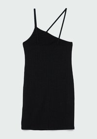 Robe noire côtelée avec fines bretelles, présentant un décolleté asymétrique et une coupe près du corps. Confectionnée en maille texturée.