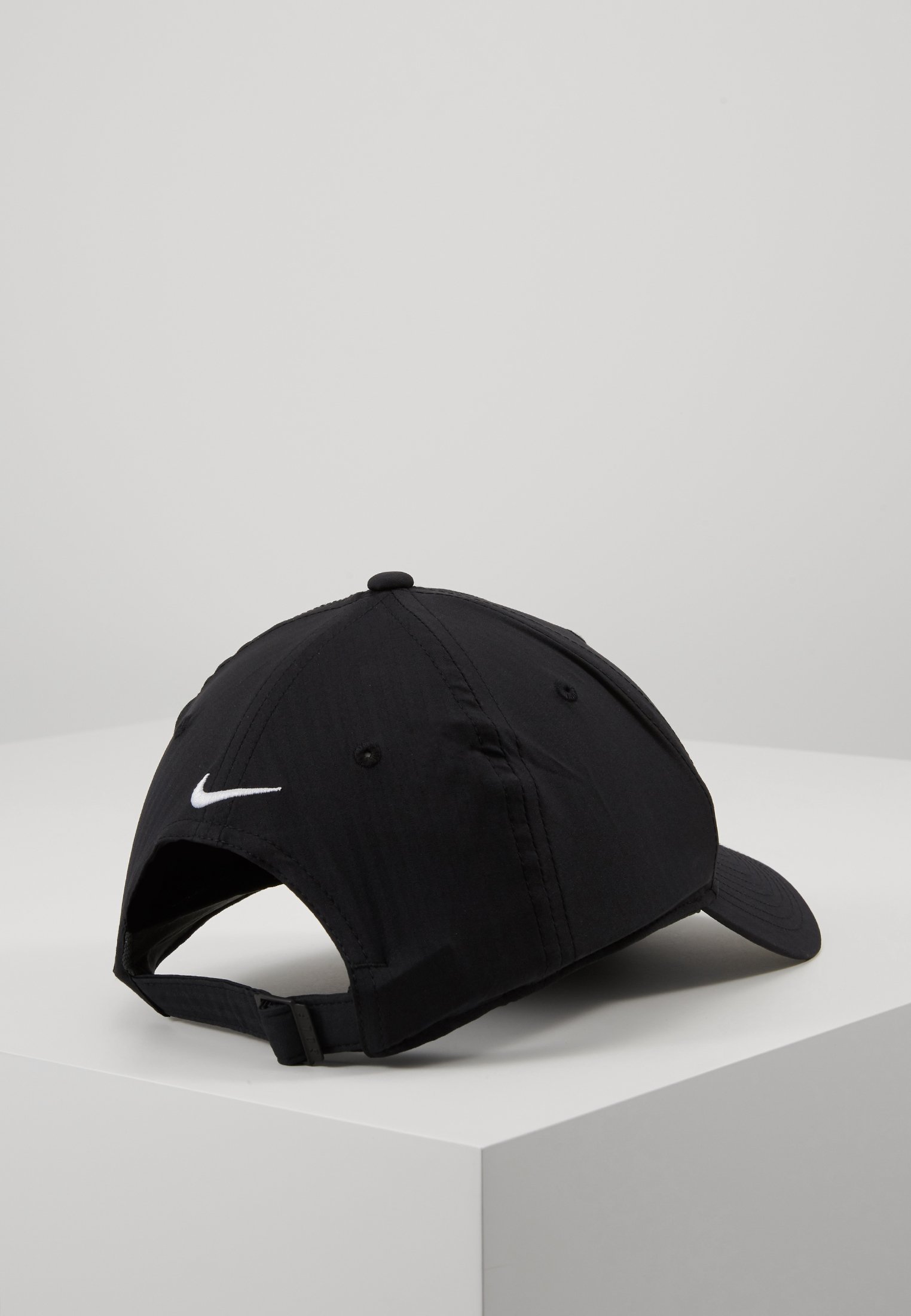 nike l91 tech cap