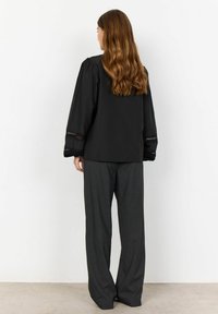 Soyaconcept SC-NETTI 88 - Nööpidega pluus - black