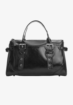 Borsa a mano in pelle nera con manici arrotondati, hardware argentato, doppie cinghie laterali e finitura liscia. Presenta una forma rettangolare e una texture lucida.